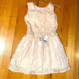 Popatu Cream Short Sleeve Dress w/ Rose 3D Stitching Size 6